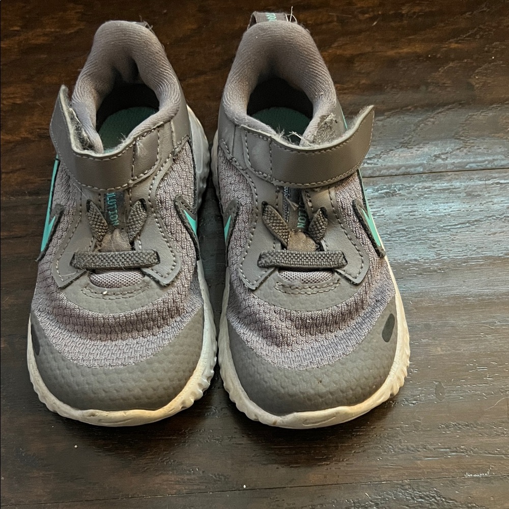 Nike Kids Sneakers in Gray and Teal